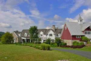 † Classic Farmhouse & Outbuildings