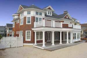 † Shingle Style Beach House 